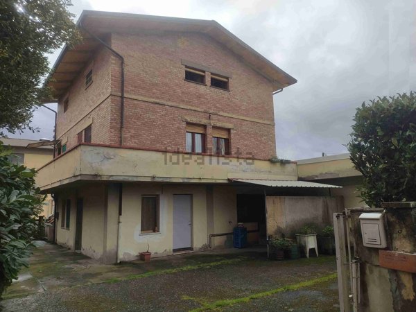 casa indipendente in vendita ad Altopascio in zona Badia Pozzeveri