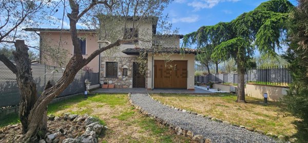 casa indipendente in vendita ad Altopascio in zona Badia Pozzeveri