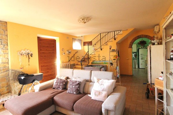 casa indipendente in vendita ad Altopascio