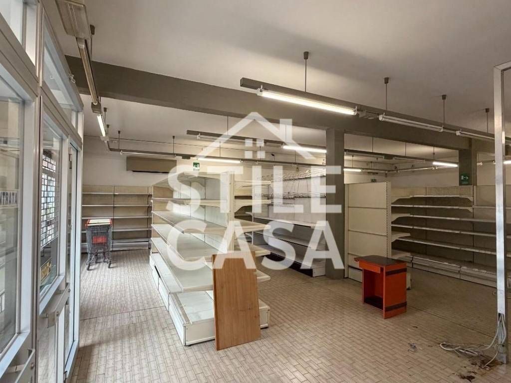 locale commerciale in vendita ad Altopascio