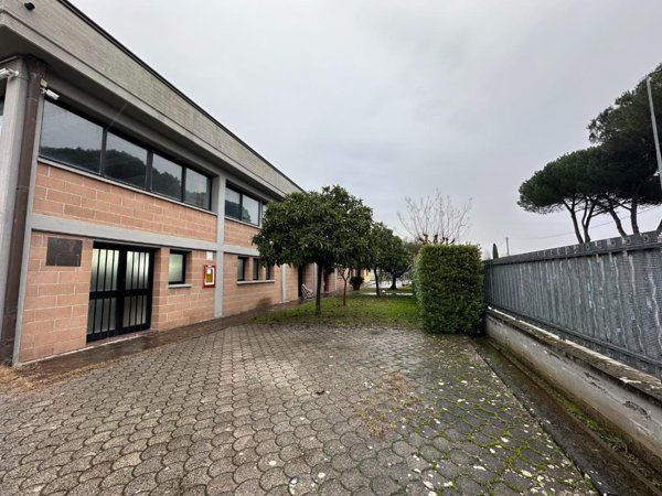locale di sgombero in vendita ad Altopascio
