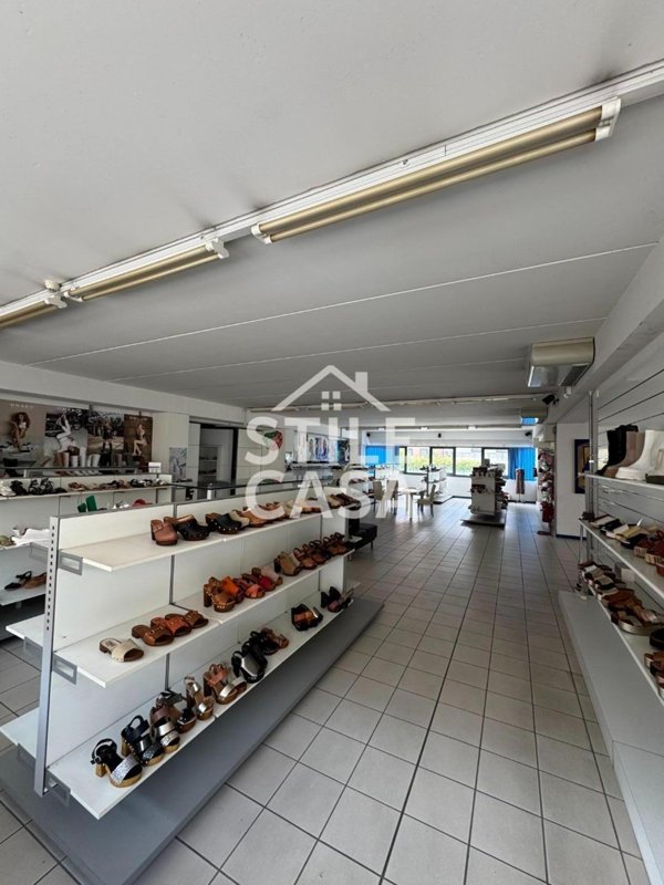 locale di sgombero in vendita ad Altopascio