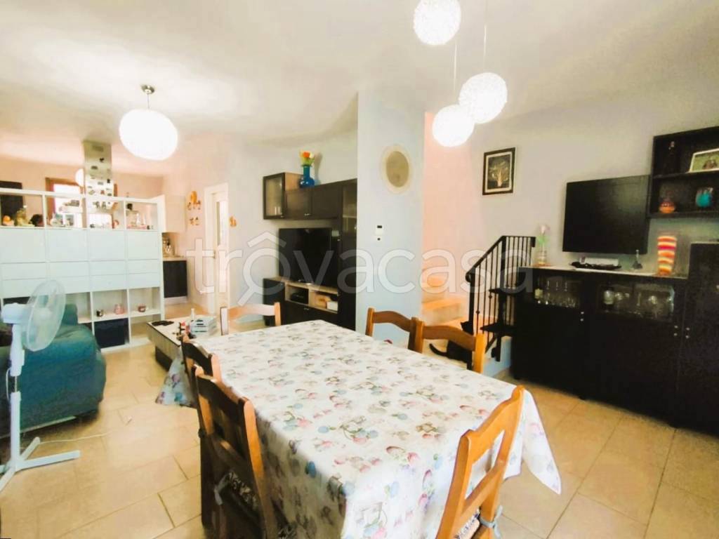 casa indipendente in vendita ad Altopascio in zona Badia Pozzeveri