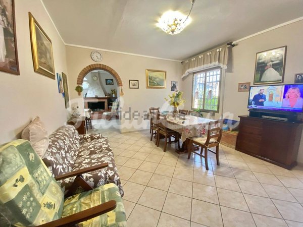 casa indipendente in vendita ad Altopascio