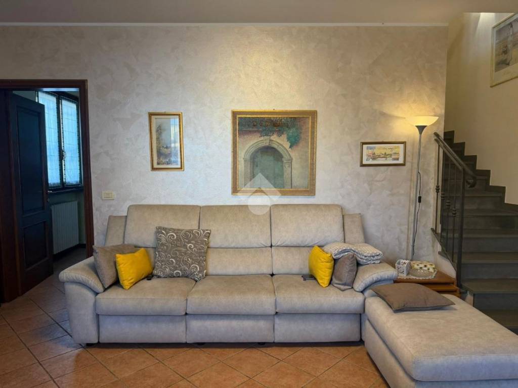 casa indipendente in vendita ad Altopascio in zona Badia Pozzeveri