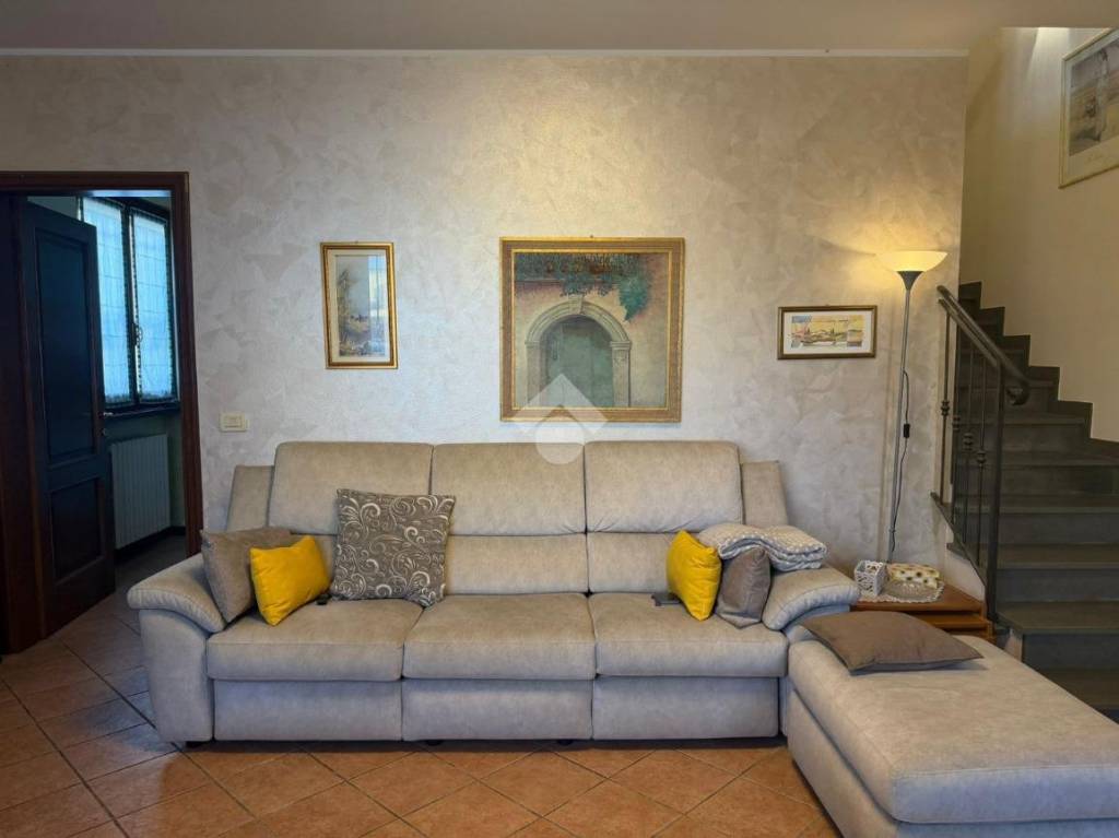 casa indipendente in vendita ad Altopascio in zona Badia Pozzeveri