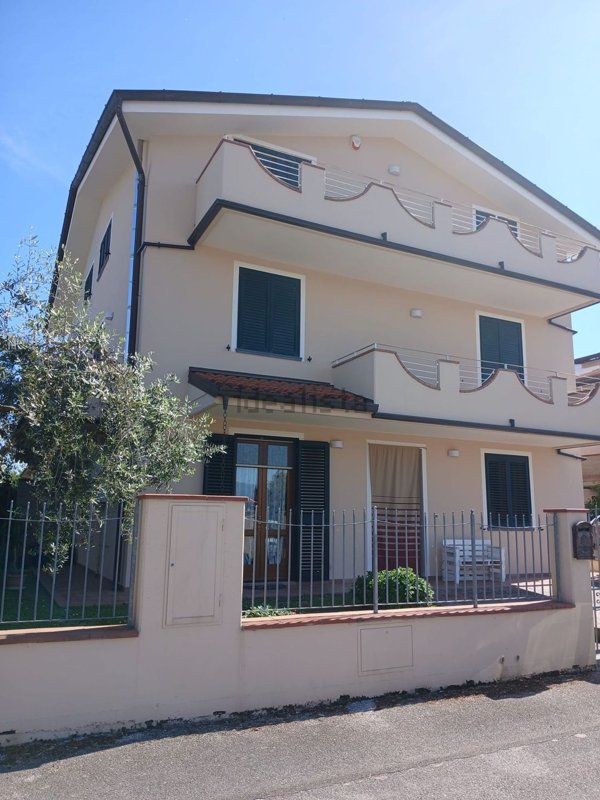 casa indipendente in vendita ad Altopascio