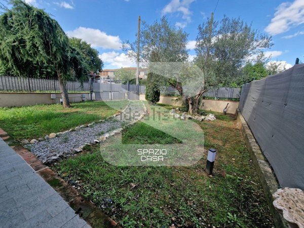 casa indipendente in vendita ad Altopascio in zona Badia Pozzeveri