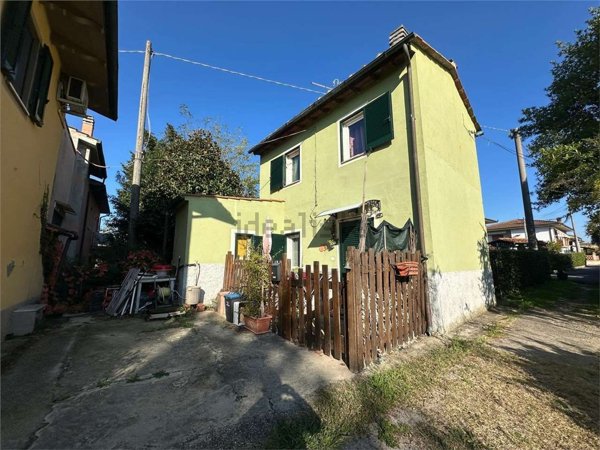 casa indipendente in vendita ad Altopascio in zona Badia Pozzeveri