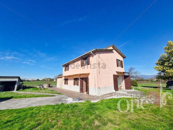 casa indipendente in vendita ad Altopascio