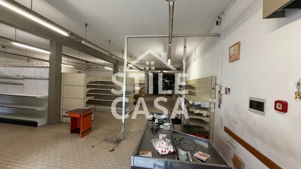 locale commerciale in vendita ad Altopascio
