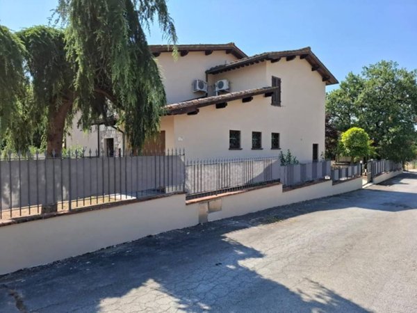 casa indipendente in vendita ad Altopascio in zona Badia Pozzeveri