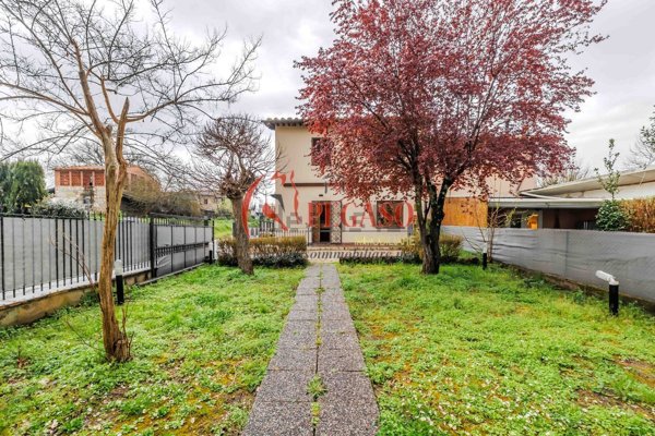 casa indipendente in vendita ad Altopascio