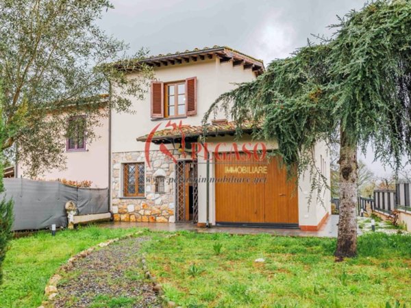 casa indipendente in vendita ad Altopascio in zona Badia Pozzeveri