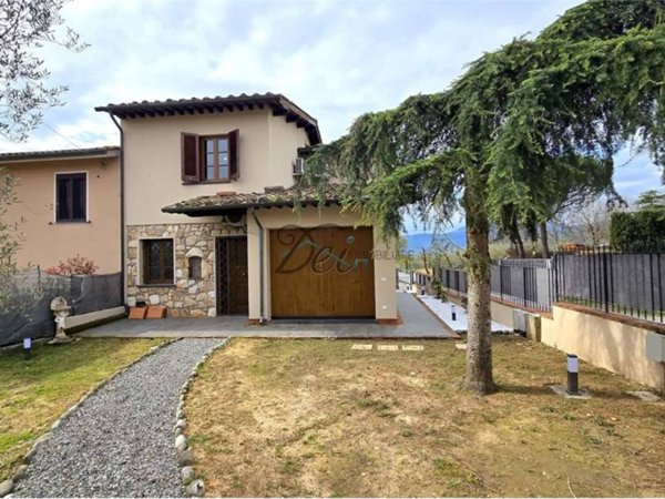 casa indipendente in vendita ad Altopascio in zona Badia Pozzeveri