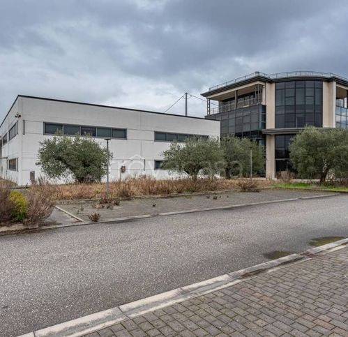 negozio in vendita ad Altopascio in zona Spianate