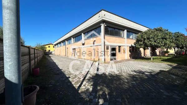 locale di sgombero in vendita ad Altopascio