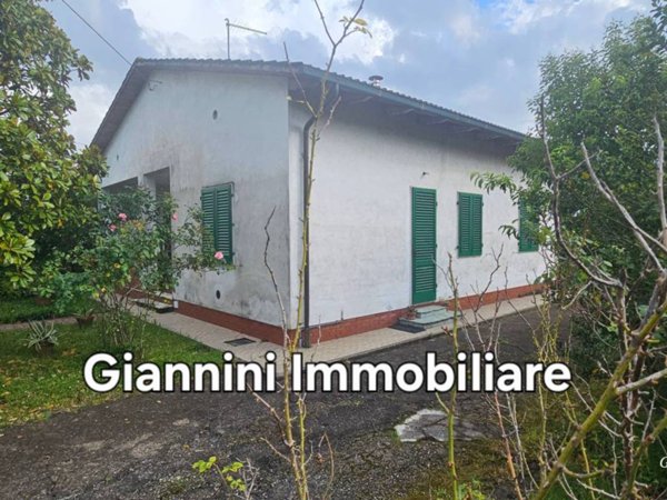 casa indipendente in vendita ad Altopascio in zona Badia Pozzeveri