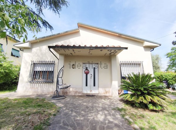 casa indipendente in vendita ad Altopascio in zona Badia Pozzeveri
