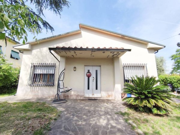 casa indipendente in vendita ad Altopascio in zona Badia Pozzeveri
