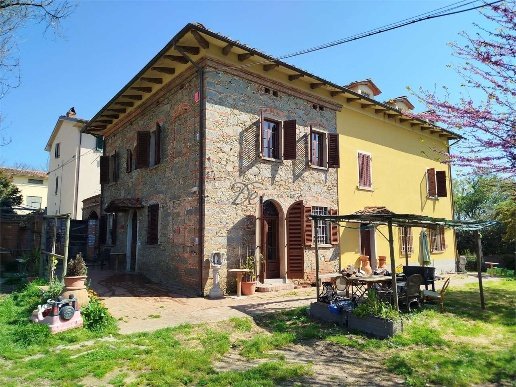 casale in vendita ad Altopascio in zona Badia Pozzeveri