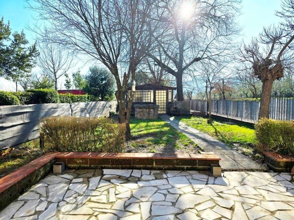 casa semindipendente in vendita ad Altopascio in zona Badia Pozzeveri