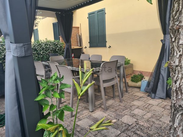 casa indipendente in vendita ad Altopascio in zona Badia Pozzeveri