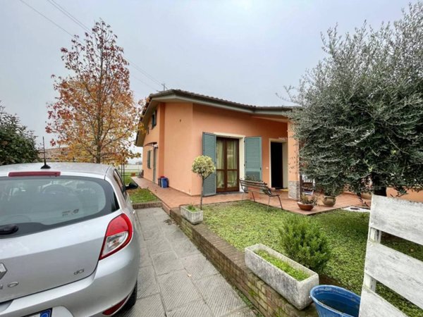 casa indipendente in vendita ad Altopascio in zona Spianate