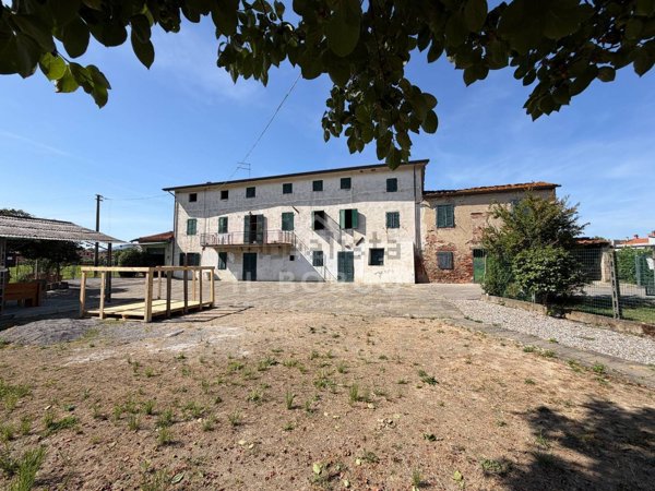 casa indipendente in vendita ad Altopascio in zona Marginone