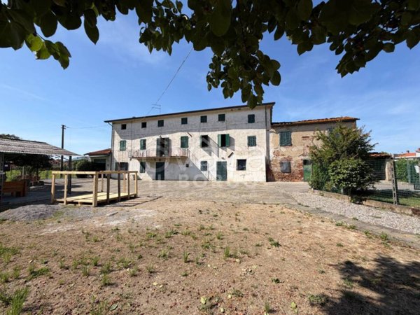 casa indipendente in vendita ad Altopascio in zona Marginone
