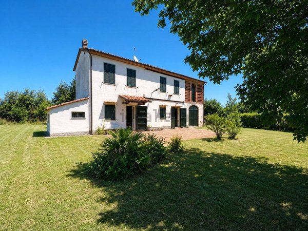 casa indipendente in vendita ad Altopascio in zona Badia Pozzeveri