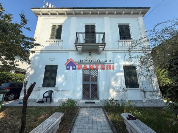 casa indipendente in vendita ad Altopascio