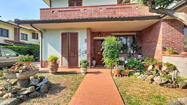 casa indipendente in vendita ad Altopascio