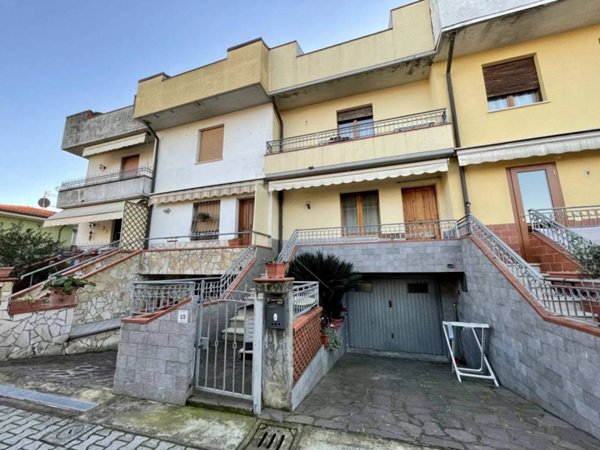 casa indipendente in vendita ad Altopascio