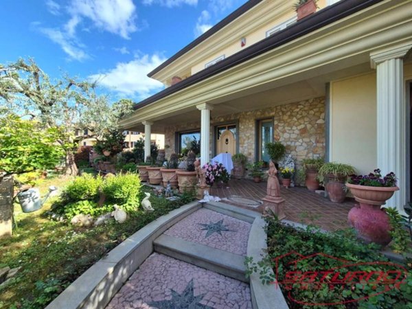casa indipendente in vendita ad Altopascio