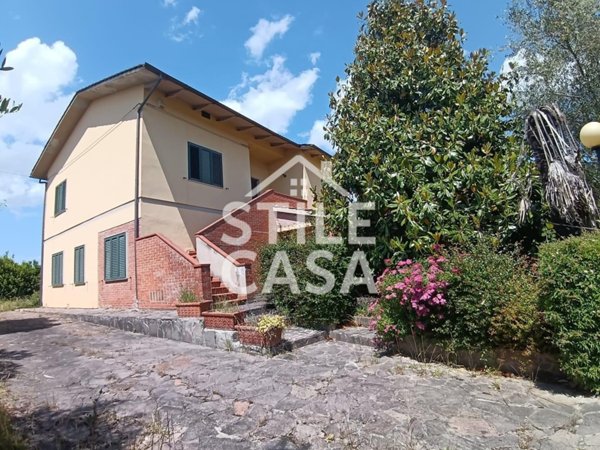 casa indipendente in vendita ad Altopascio in zona Badia Pozzeveri