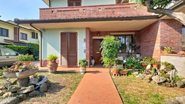 casa indipendente in vendita ad Altopascio
