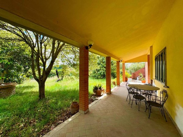 casa indipendente in vendita ad Altopascio in zona Badia Pozzeveri