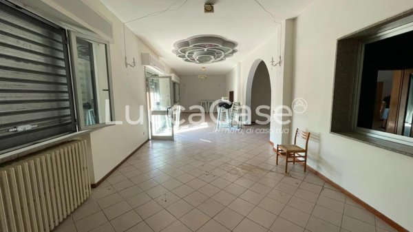 locale commerciale in vendita ad Altopascio