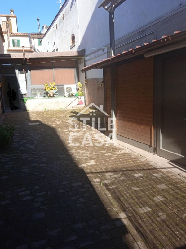 locale commerciale in vendita ad Altopascio