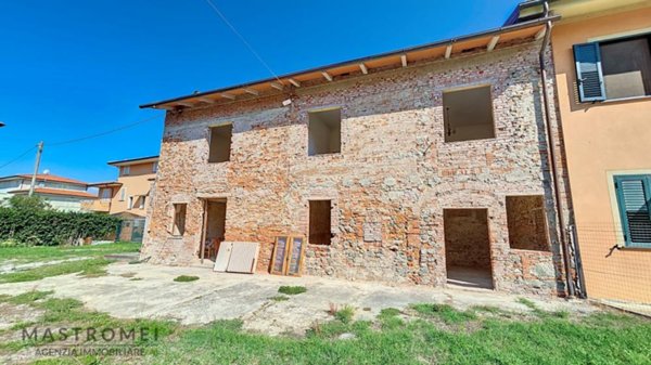 casa indipendente in vendita ad Altopascio in zona Spianate