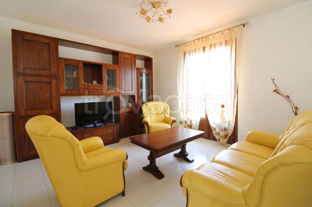 casa indipendente in vendita ad Altopascio in zona Badia Pozzeveri