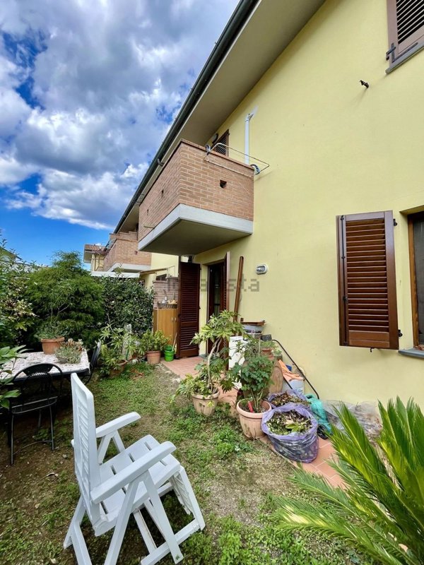 casa indipendente in vendita ad Altopascio in zona Badia Pozzeveri