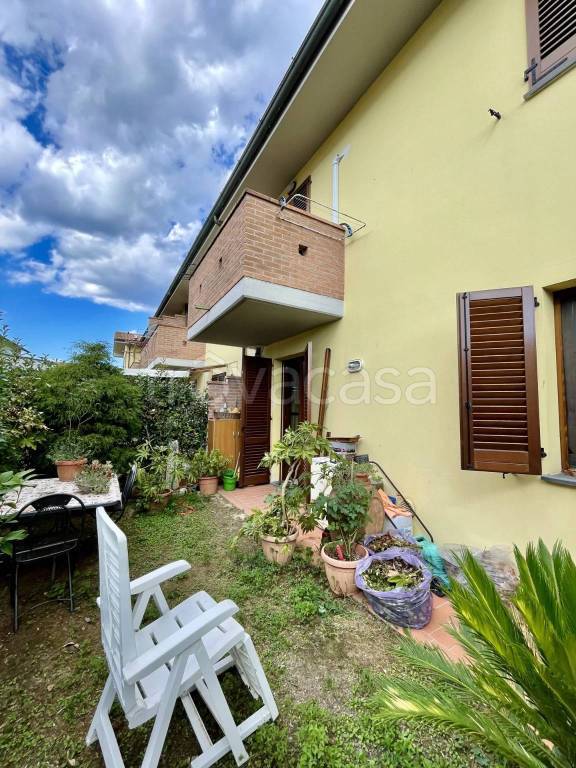 casa indipendente in vendita ad Altopascio in zona Badia Pozzeveri