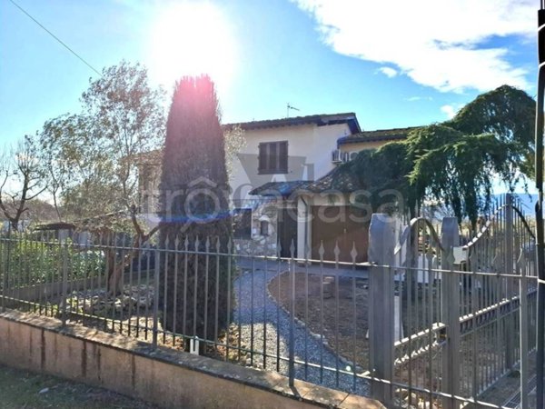 casa indipendente in vendita ad Altopascio in zona Badia Pozzeveri