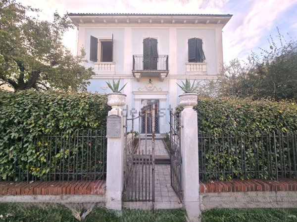 casa indipendente in vendita ad Altopascio