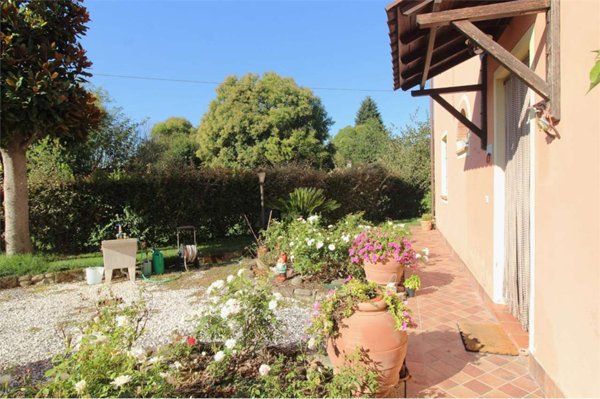 casa indipendente in vendita ad Altopascio in zona Spianate