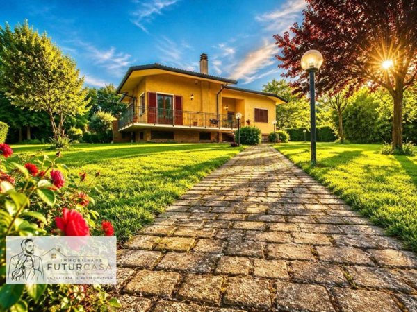 casa indipendente in vendita ad Altopascio