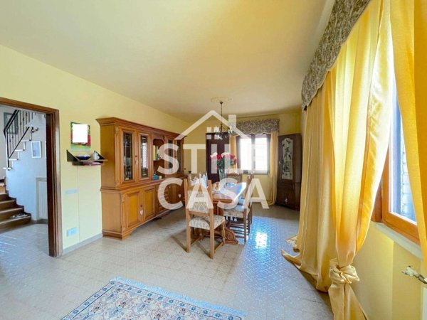 casa indipendente in vendita ad Altopascio in zona Badia Pozzeveri