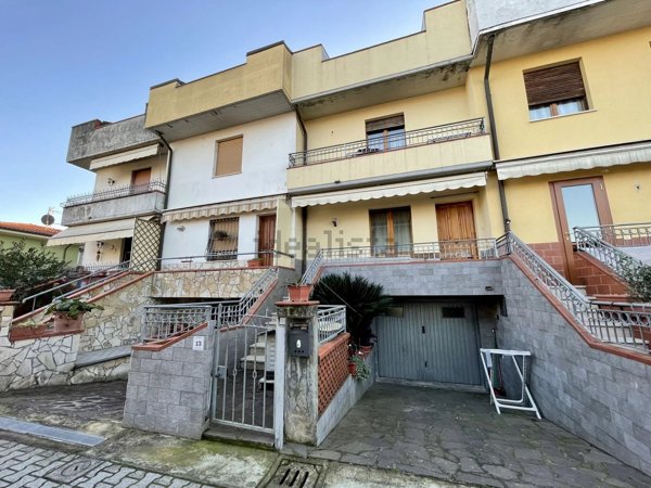casa indipendente in vendita ad Altopascio in zona Badia Pozzeveri